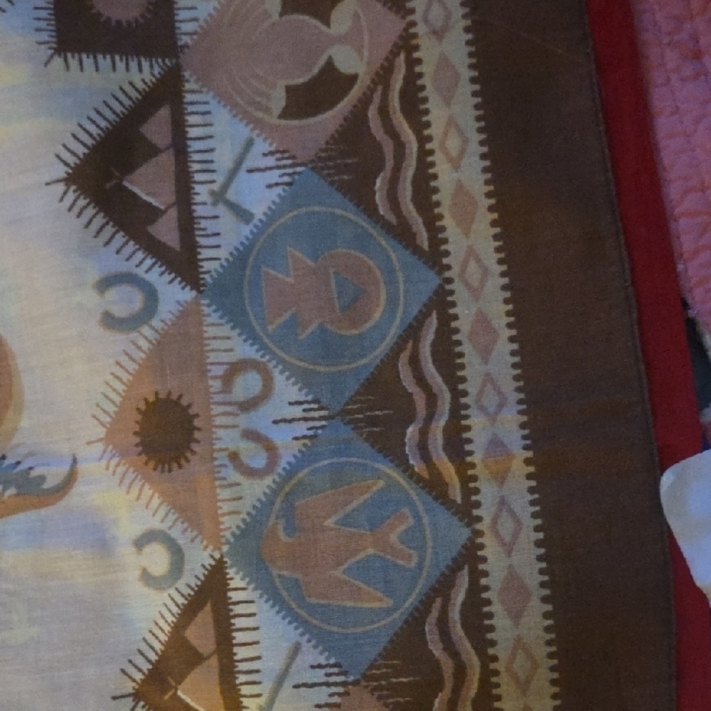 Geometric Patterned Tapestry - Picture 3 of 4